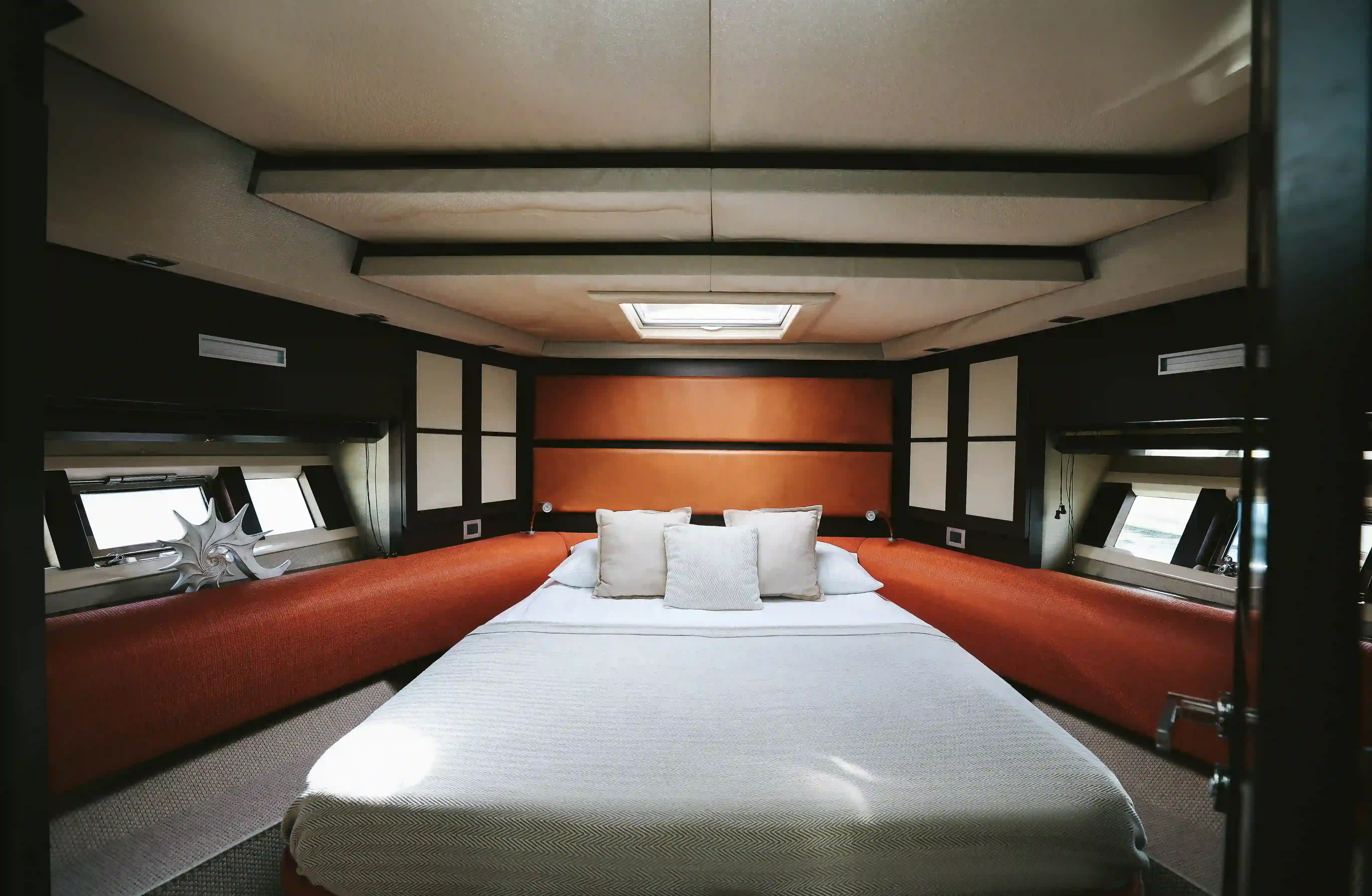 Аренда яхты AZIMUT 62 image- 8